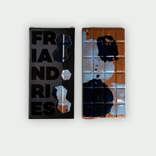 Czekolada mleczna z karmelem, orzeszkami ziemnymi i tonką